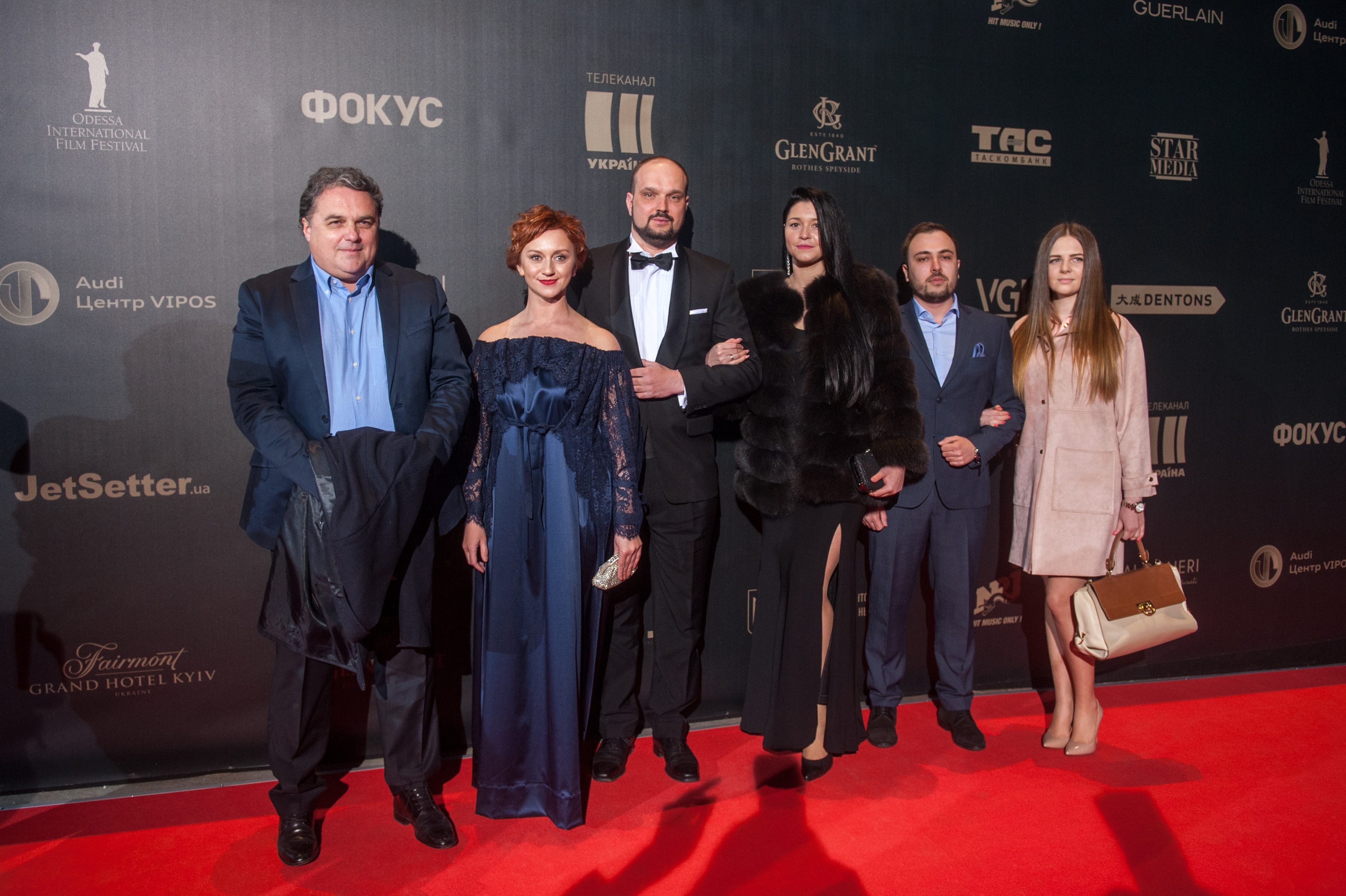 Червона доріжка Першої Національної кінопремії 